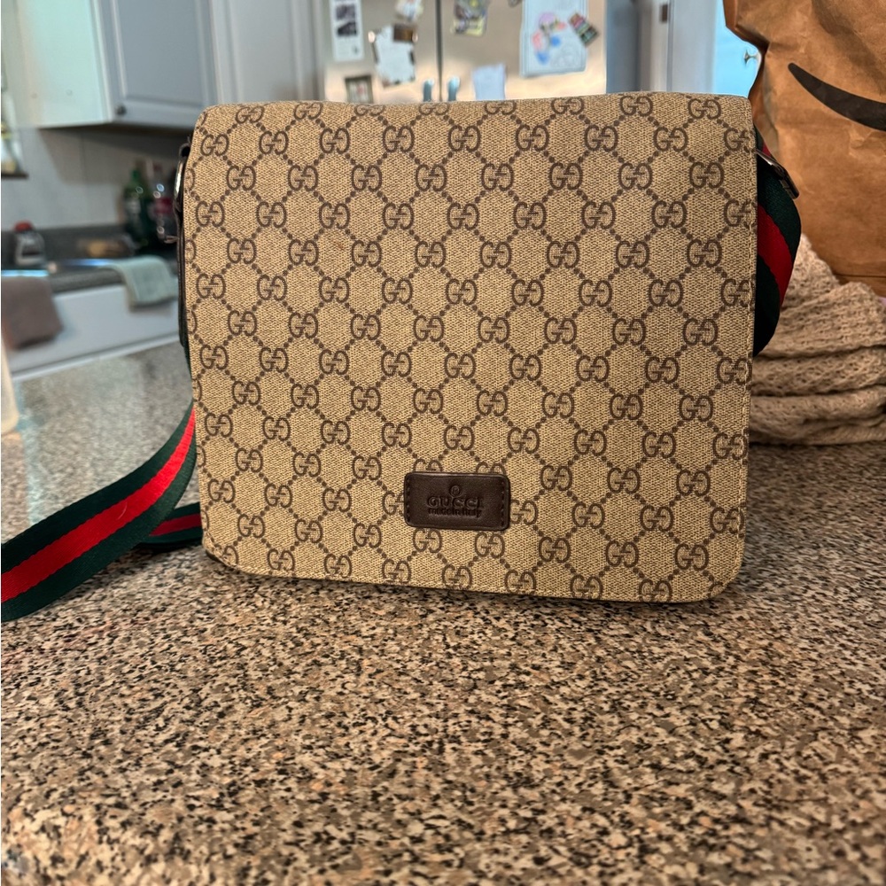 Crossbody Handbag 👜❤️💚🤎 - Picture 2 of 6